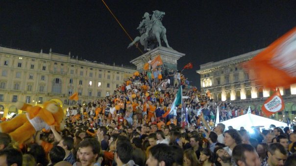 la festa per l'elezione di Pisapia, piazza Duomo 30.5.2011